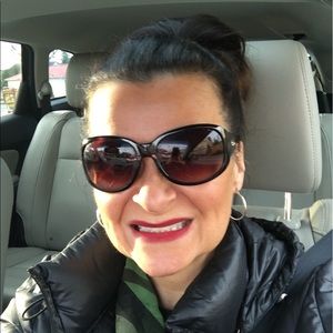 Meet your Posher, Deena