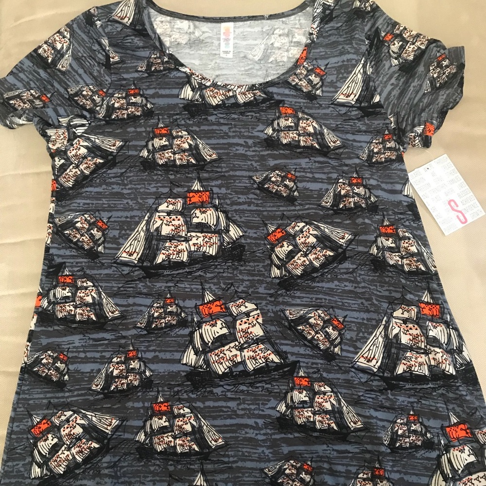 Small LuLaRoe Pirate Ship Classic T, New