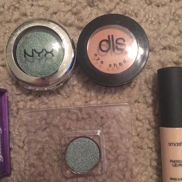 Eyeshadow Bundle - Picture 3 of 4