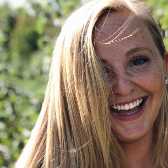 Meet your Posher, Julia - Picture 1 of 1