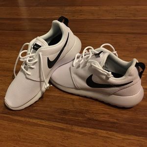 Nike Roshe Run Shoes 👟