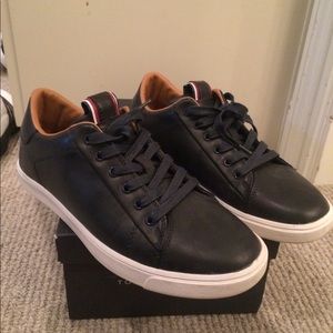 Tommy Hilfiger leather sneakers