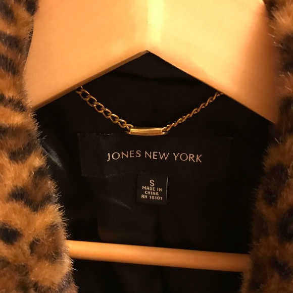 Jones New York faux leopard print crop jacket - Picture 2 of 3
