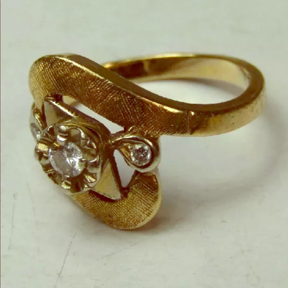 14k Yellow Gold Ring W/Diamonds Textured