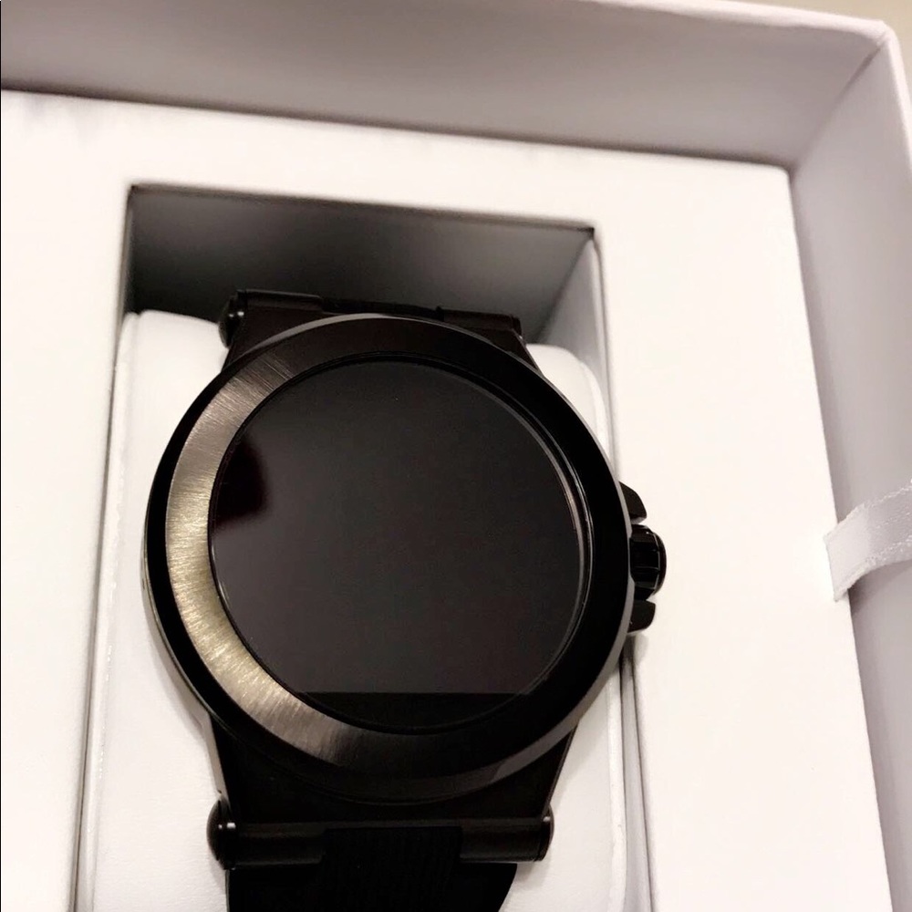 Michael kors smartwatch - Picture 2 of 3