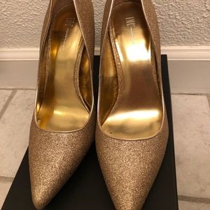 BRAND NEW INC Point Toe Slip On Pumps