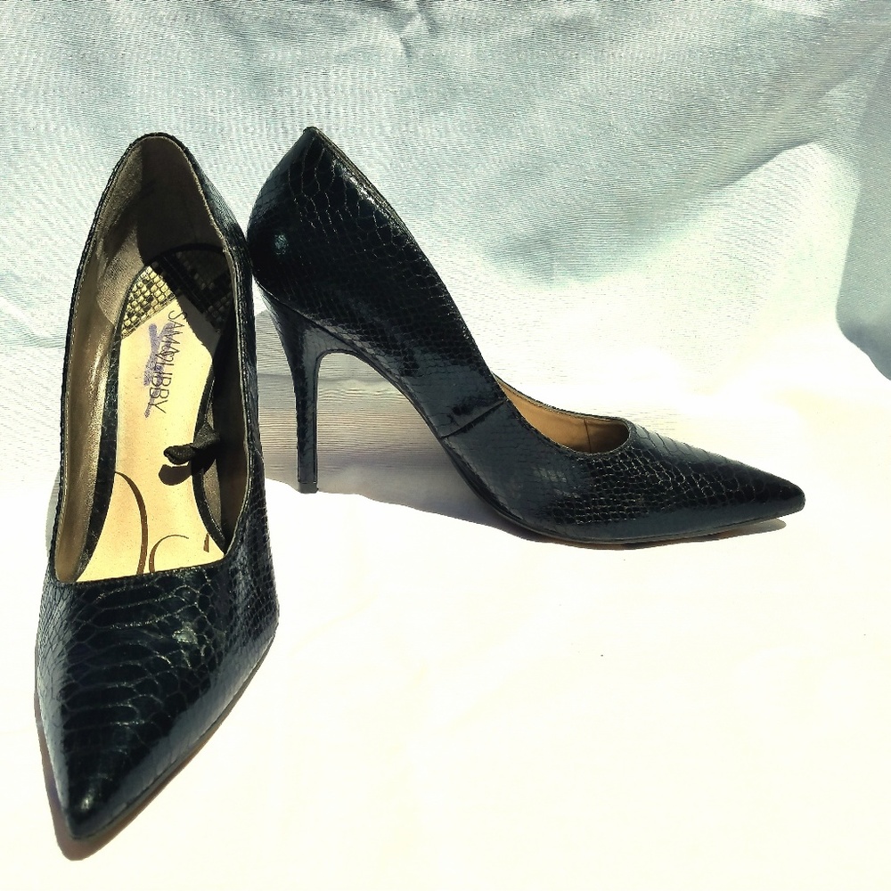 Black Pumps
