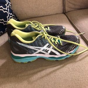 ASICS size 10 tennis shoes