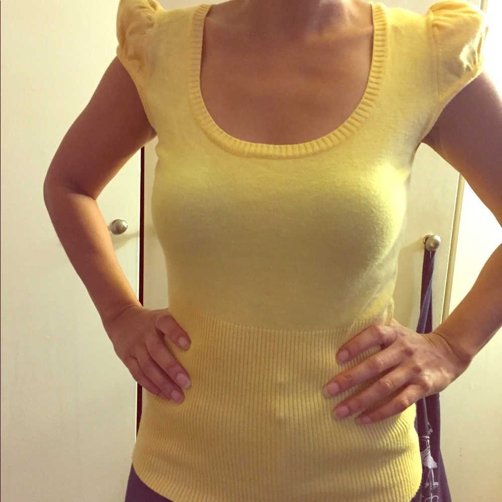 🌕Cute yellow short sleeved top