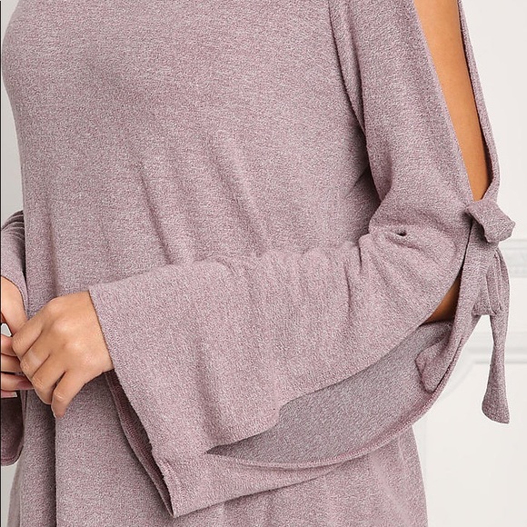 JOLIE Slit Sleeve Lilac Top (L left!) - Picture 3 of 4