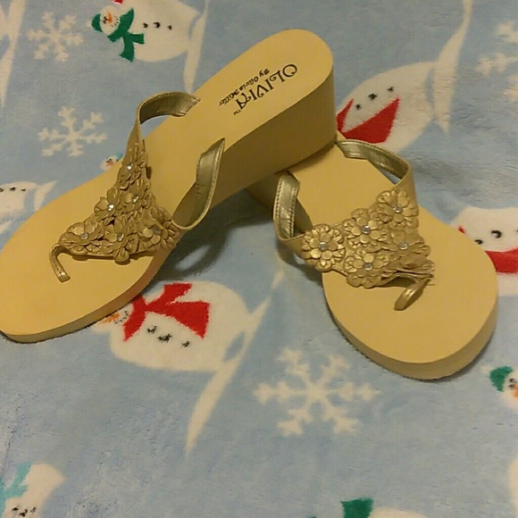 Sandles - Picture 2 of 3