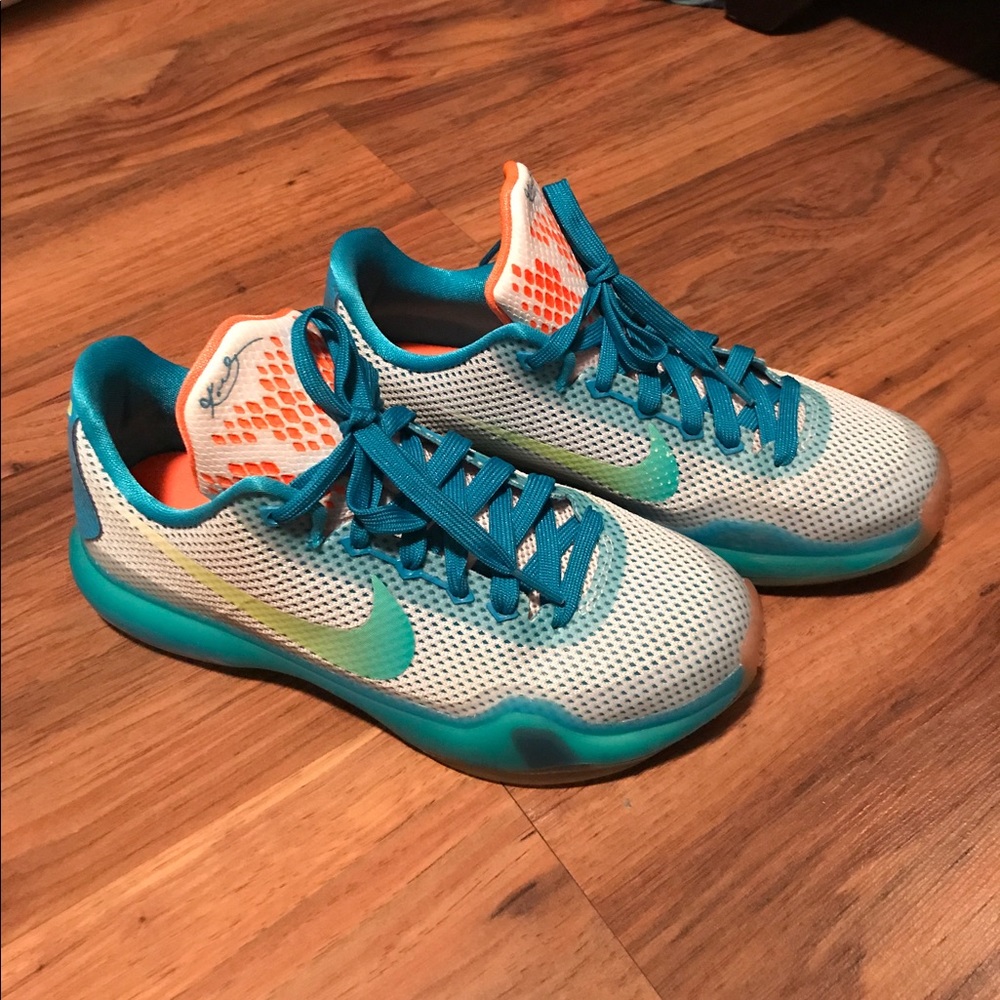 Nike Kobe 10's size 4.5 in boys
