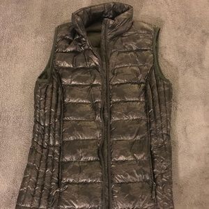 Brand new 32 degree puffer vest