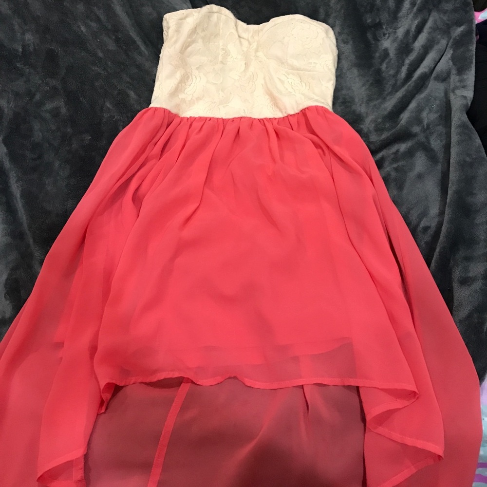 Médium , high low dress