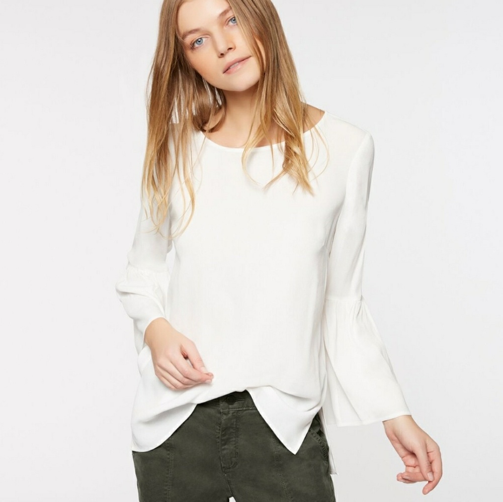 Anthropologie Cleo white bell sleeve sweater shirt