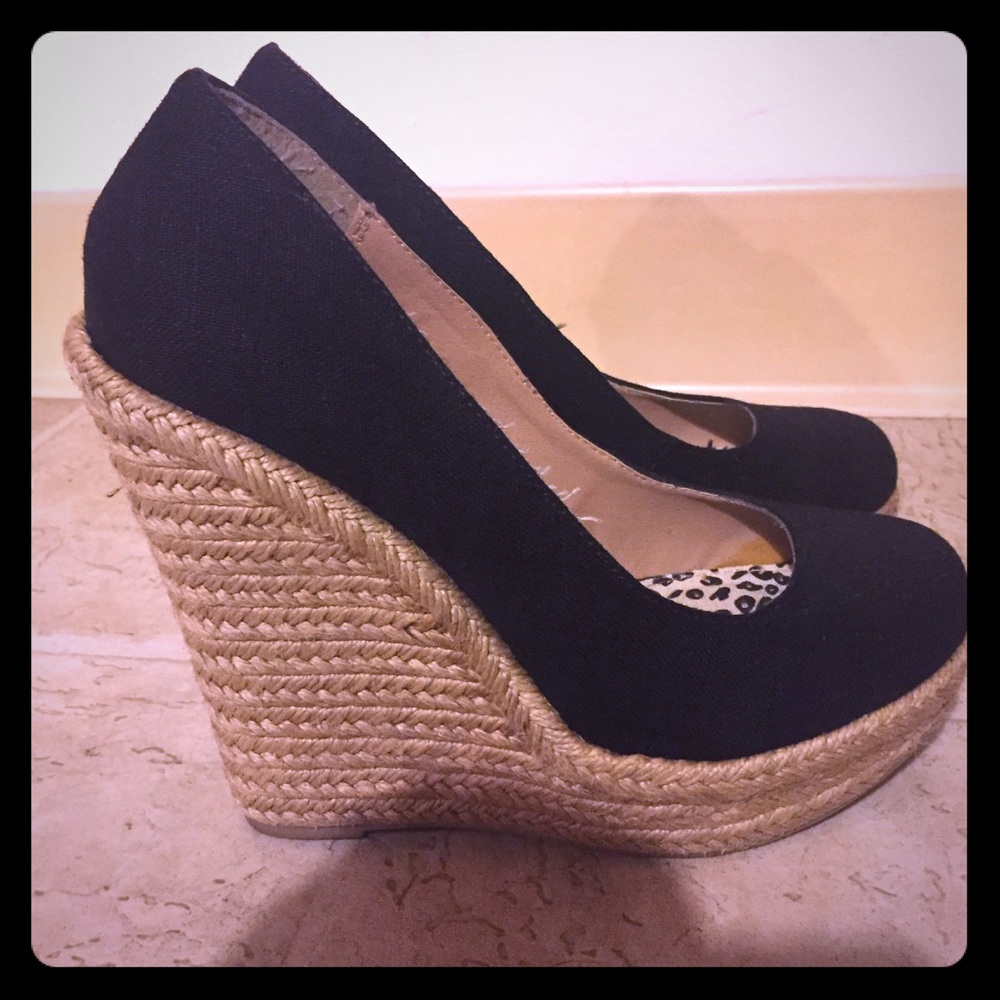 Black Wedges