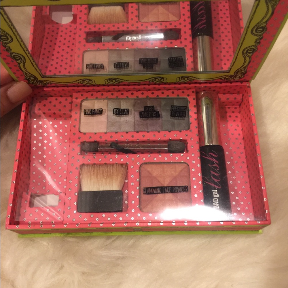 Benefit “I’m glam therefore I am” kit