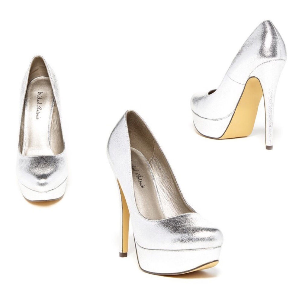 ⭐️BRAND NEW Silver Pumps⭐️