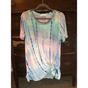 NWOT Tie dye knotted tee