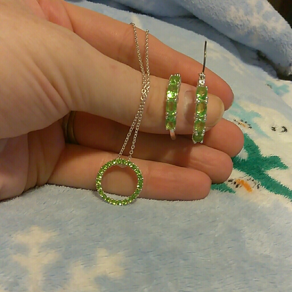 Avon Peridot set
