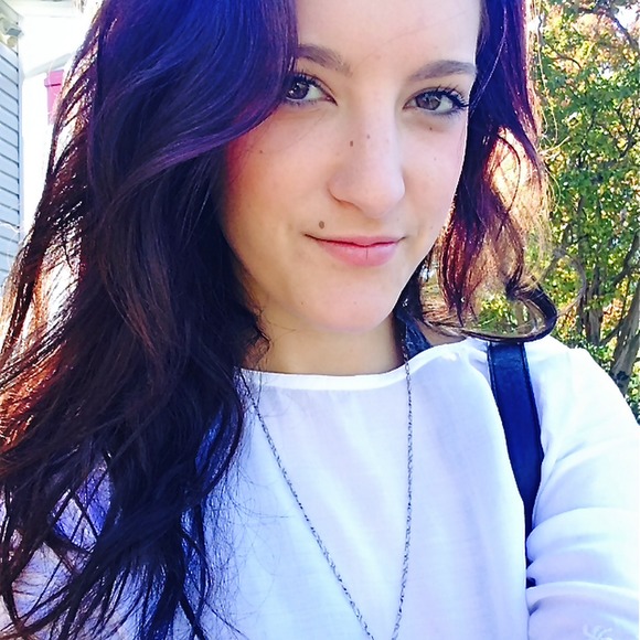 Meet your Posher, Claire - Picture 1 of 1