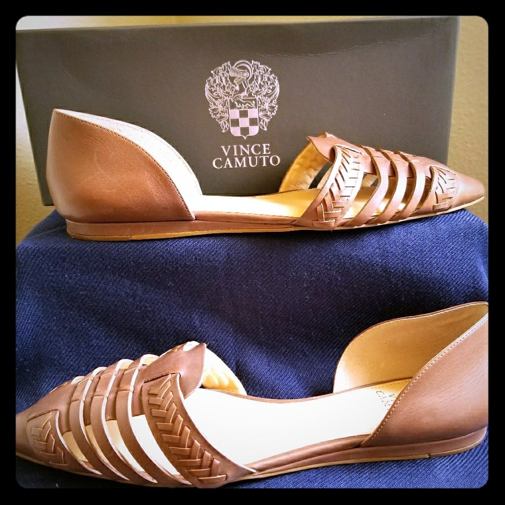 Vince Camuto tan flats size 10