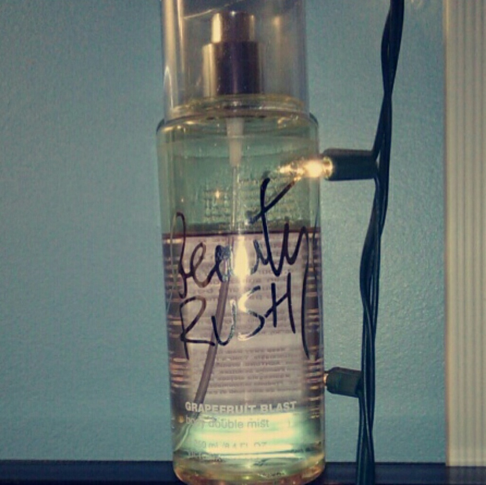 SOLD VS Beauty Rush Grapefruit Blast Body Mist