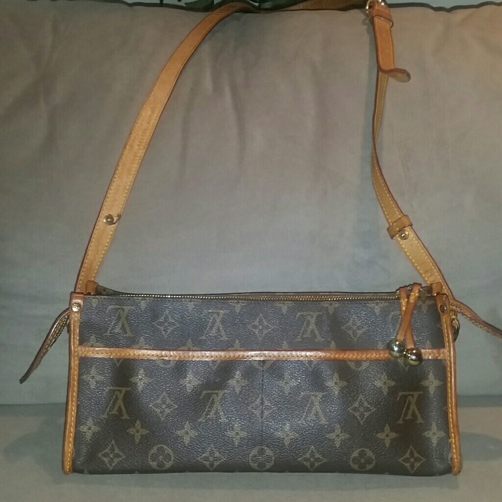 Louis vuitton Authentic monogram cross over bag