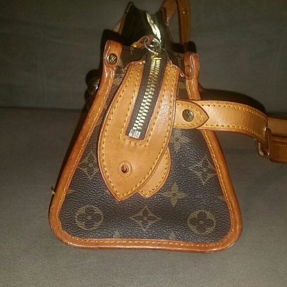 Louis vuitton Authentic monogram cross over bag - Picture 2 of 7