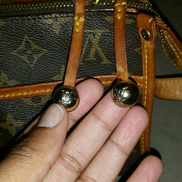 Louis vuitton Authentic monogram cross over bag - Picture 5 of 7