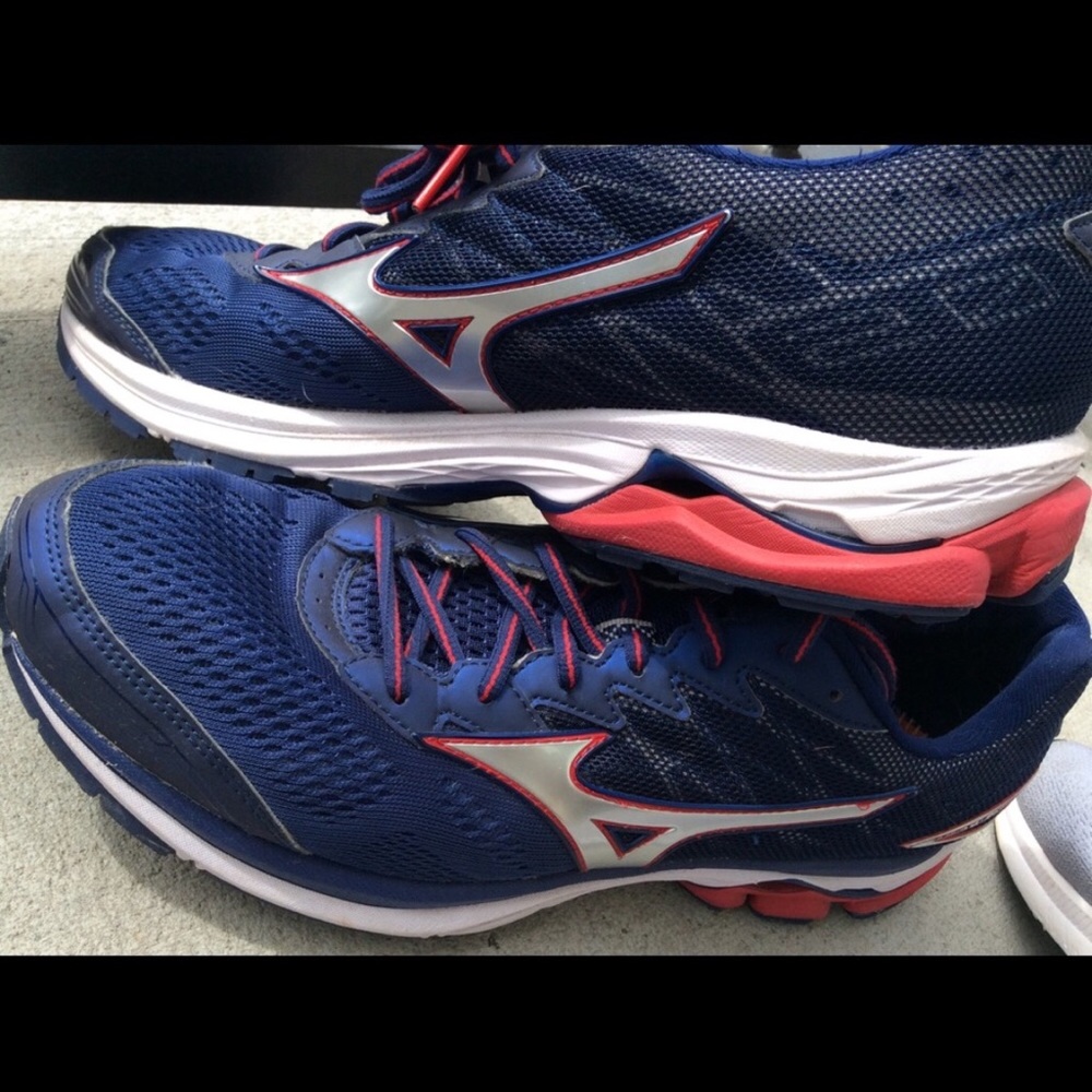 Mizuno Wave Rider 10.5