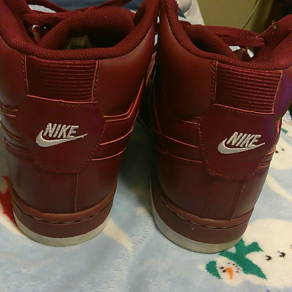 Nike's - Picture 3 of 4