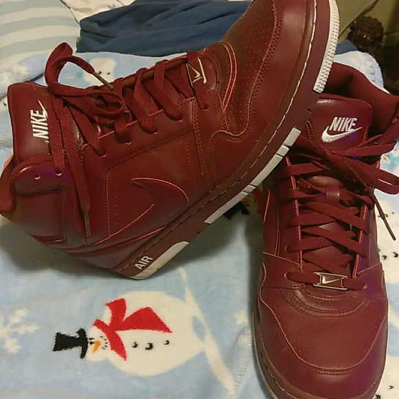 Nike's - Picture 2 of 4