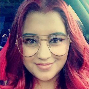 Meet your Posher, Yesenia