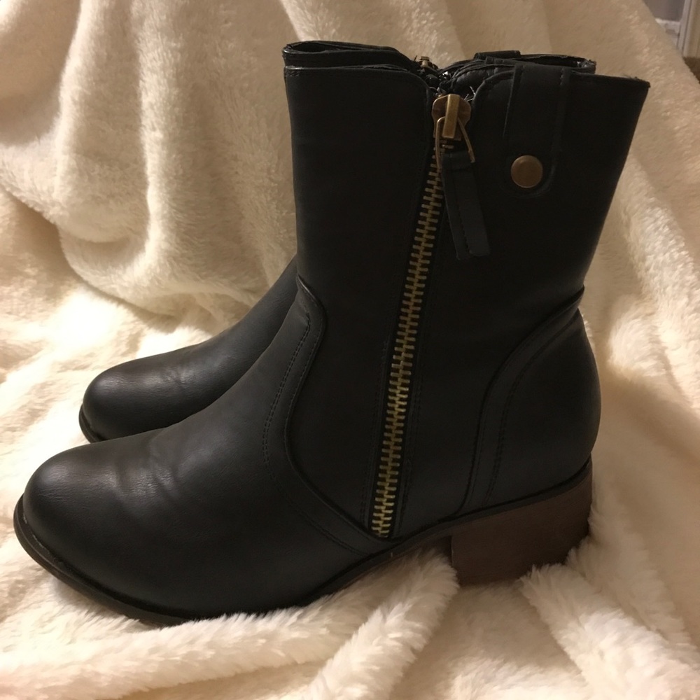 Black boots/ booties 8 Bella Marie