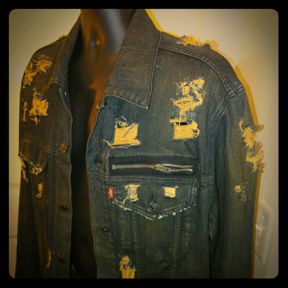 LEVI CUSTOM DISTRESSED DENIM JEAN JACKET XL SIZE