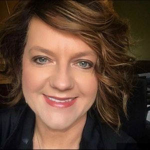 Meet your Posher, Cynthia