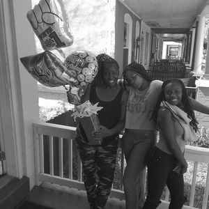 Meet your Posher, Essirine