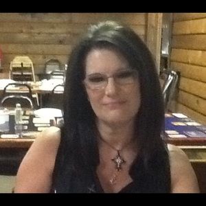 Meet your Posher, Lori