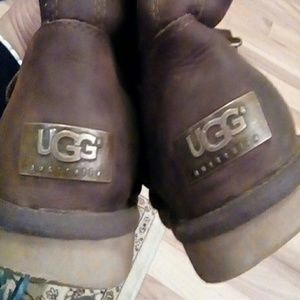 A pair of USA size 6 UGG Boots. Nearly brand n. N