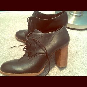 Nine West Joslino laced shoes.