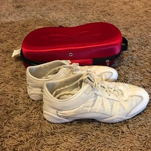 Nfinity Evolution cheer shoe
