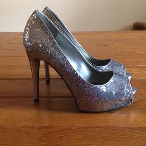 Guess Silver sequence peep toe heels