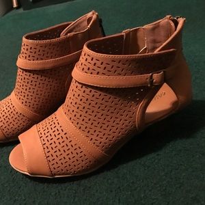 Size 8, brown/tan ankle boots.