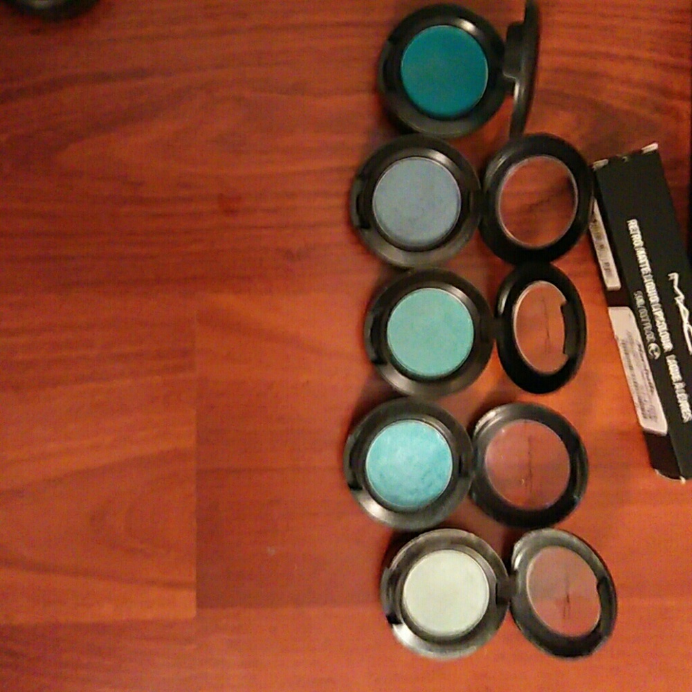 Mac eyeshadow bundle