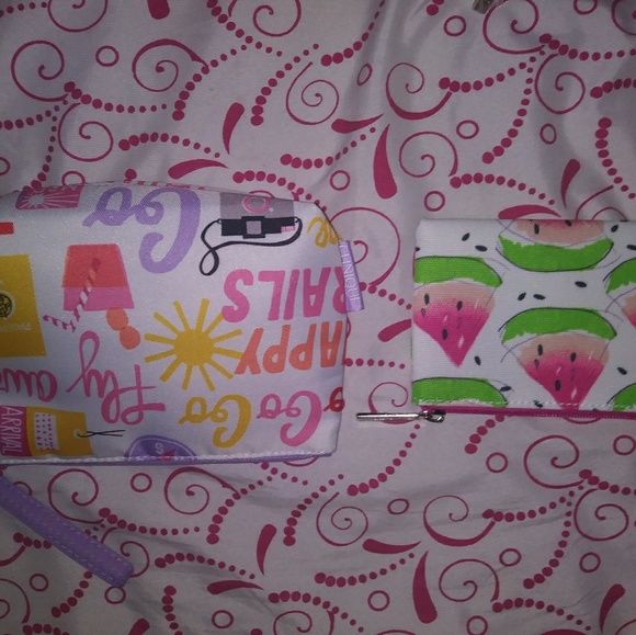 Sold*Makeup/bath bomb bundle - Picture 3 of 3