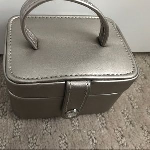 Jewelry case