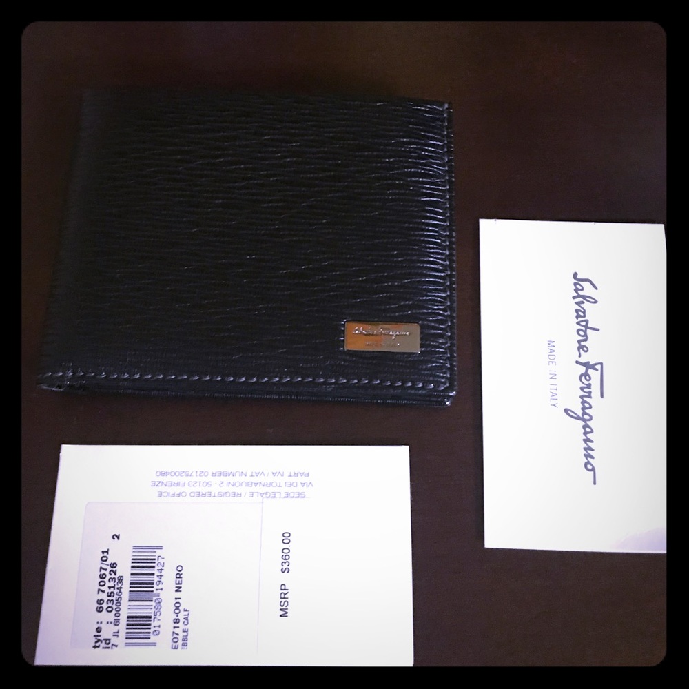 🔥Salvatore Ferragamo Bifold with ID window.🔥