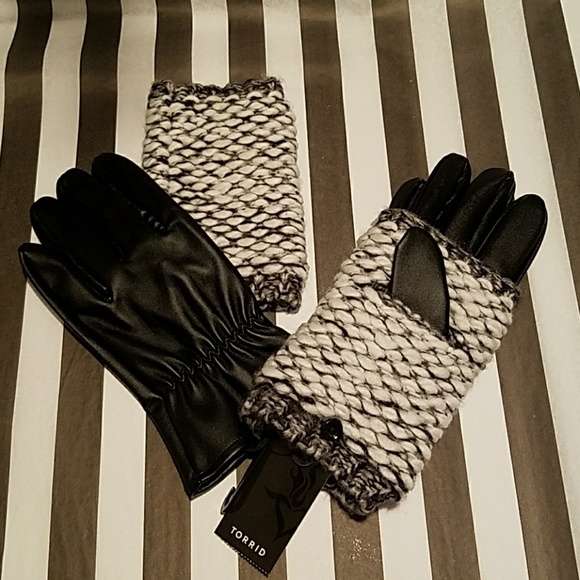 Torrid Accessories - Torrid gloves w/ hand warmers NEW