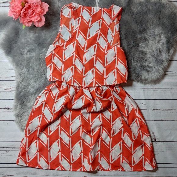 ❤️PEPPERMINT Orange geo print open back dress 0339 - Picture 3 of 7